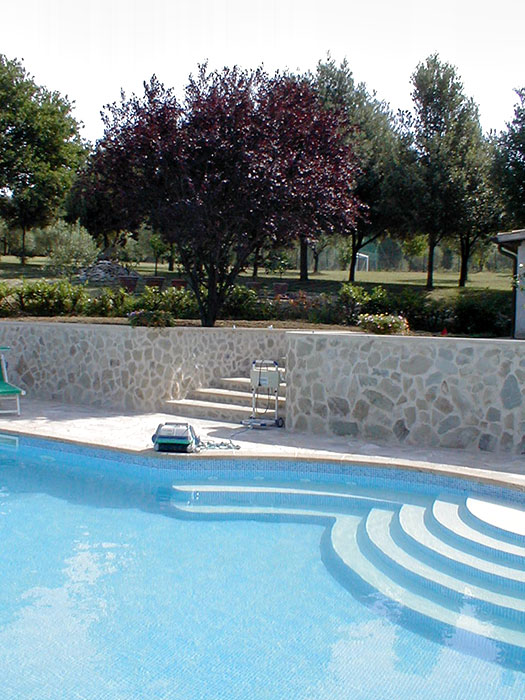 Progetti per la realizzazione di piscine private e arredo for Progetti d arredo